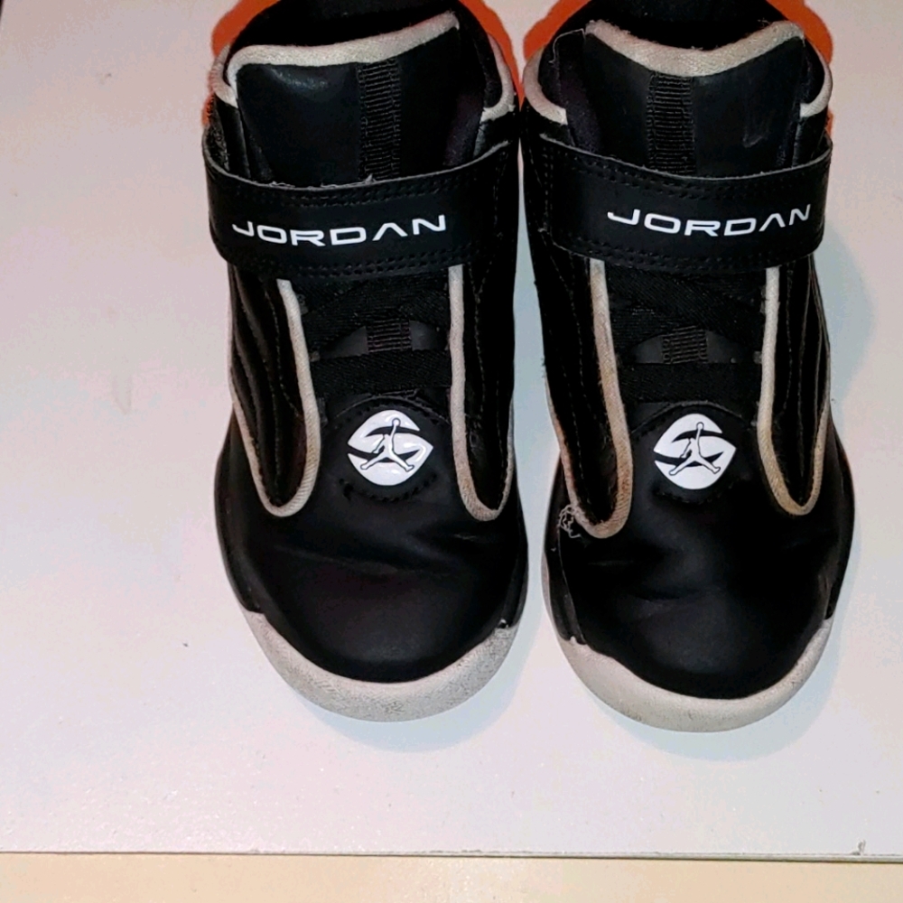 Boys Jordans size 9c
